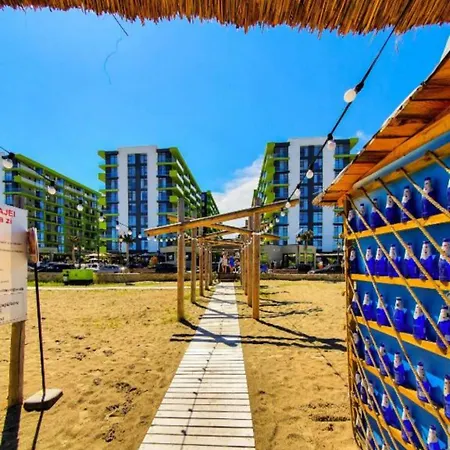 Breeze Pool & Prima Linie La Mare